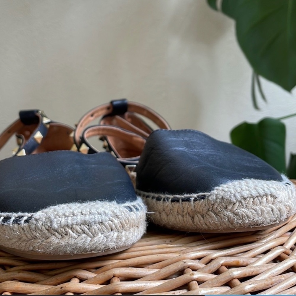 Black leather espadrilles sz 40 (US 10) Slightly used, in phenomenal condition